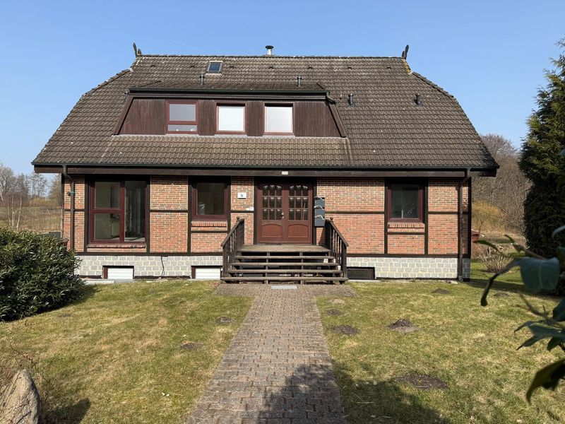 Mehrfamilienhaus/ Generationenhaus mit großem Grundstück